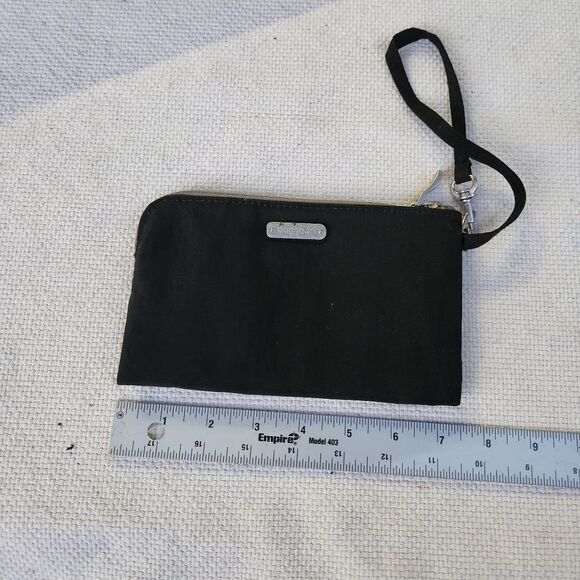 Baggalini black wristlet - Picture 1 of 4